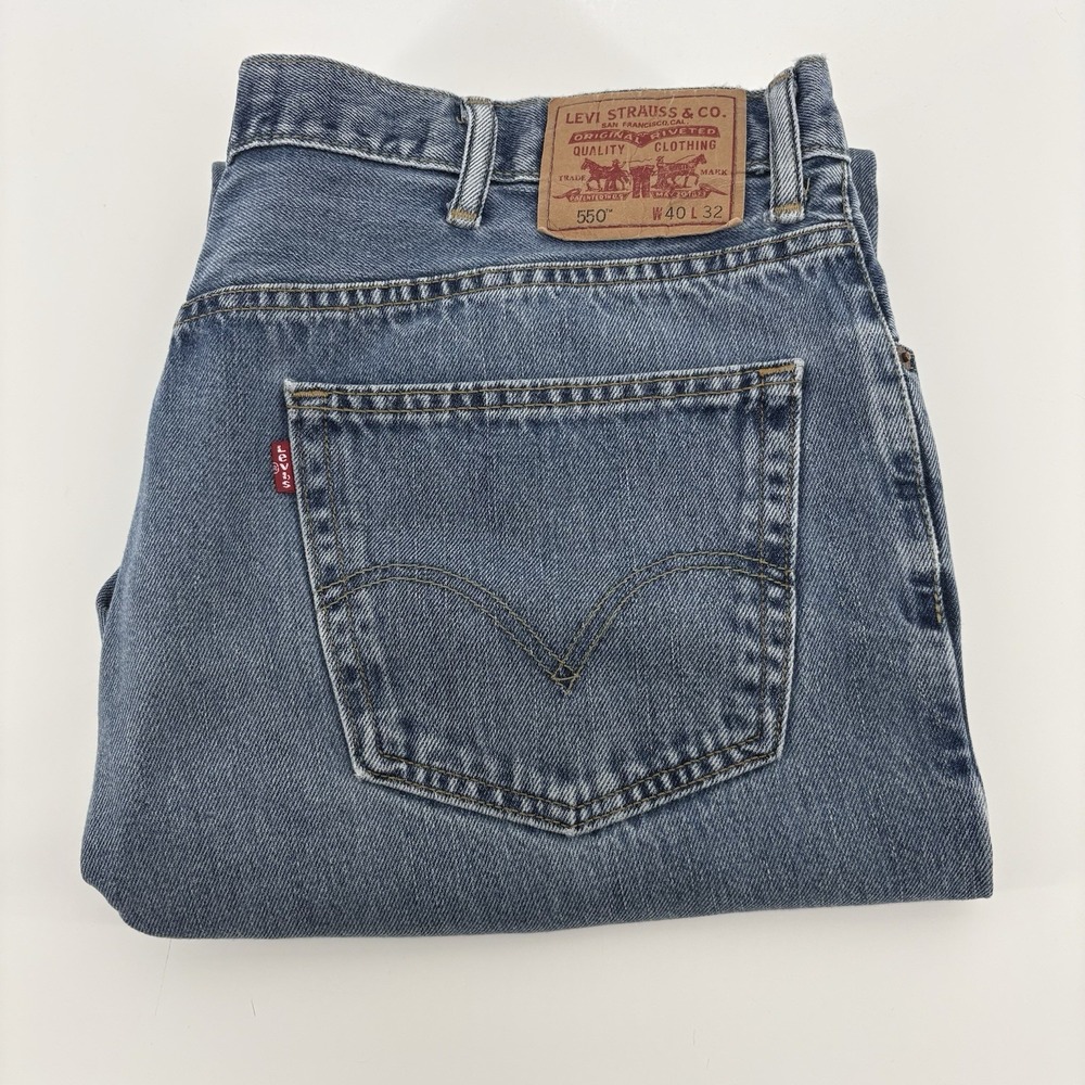 Levi's 550 Relaxed Fit Jeans Men's 40X32 Fits 40x30 With Distressing